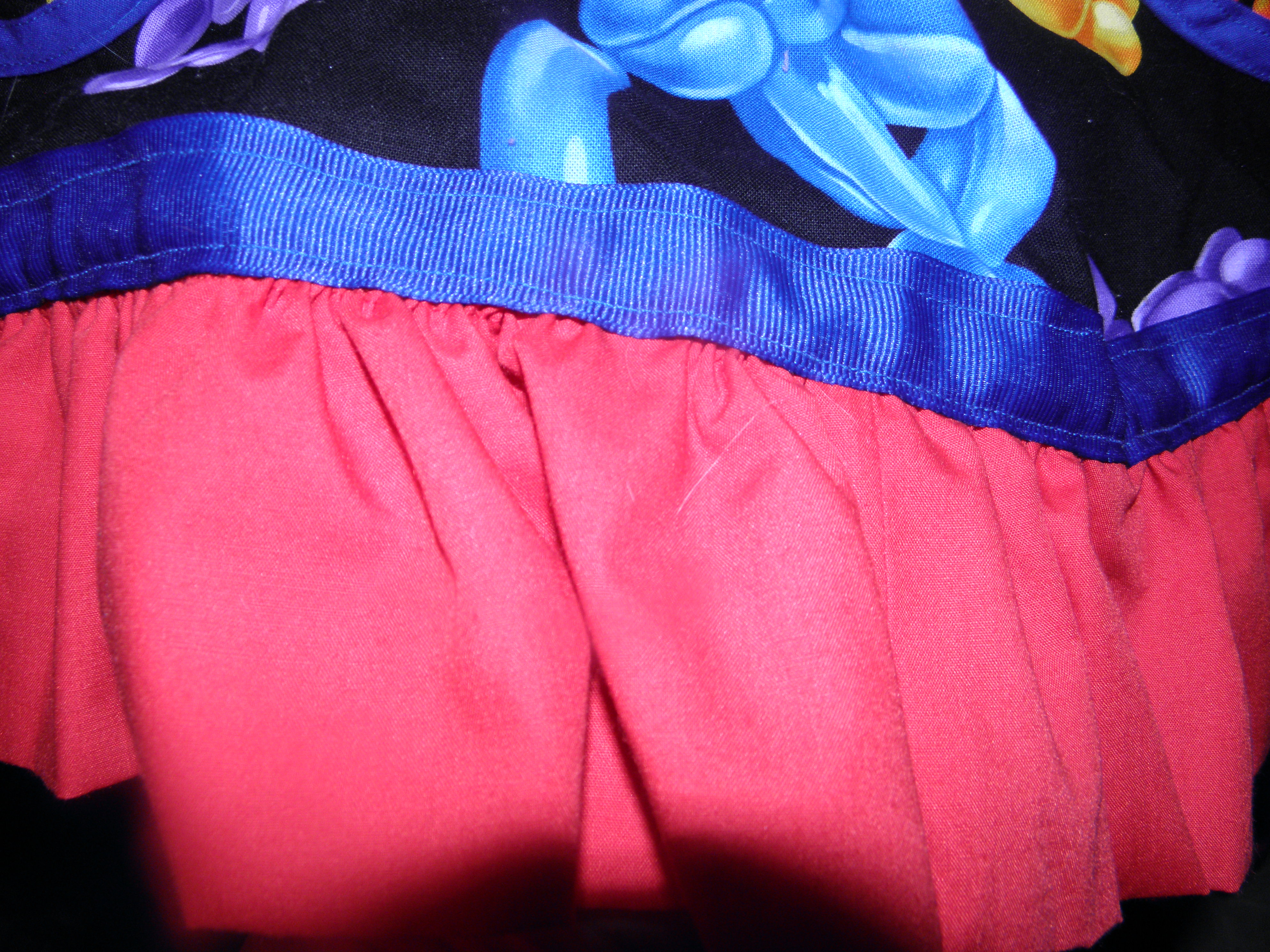 balloonbibsapronruffleredblue.JPG